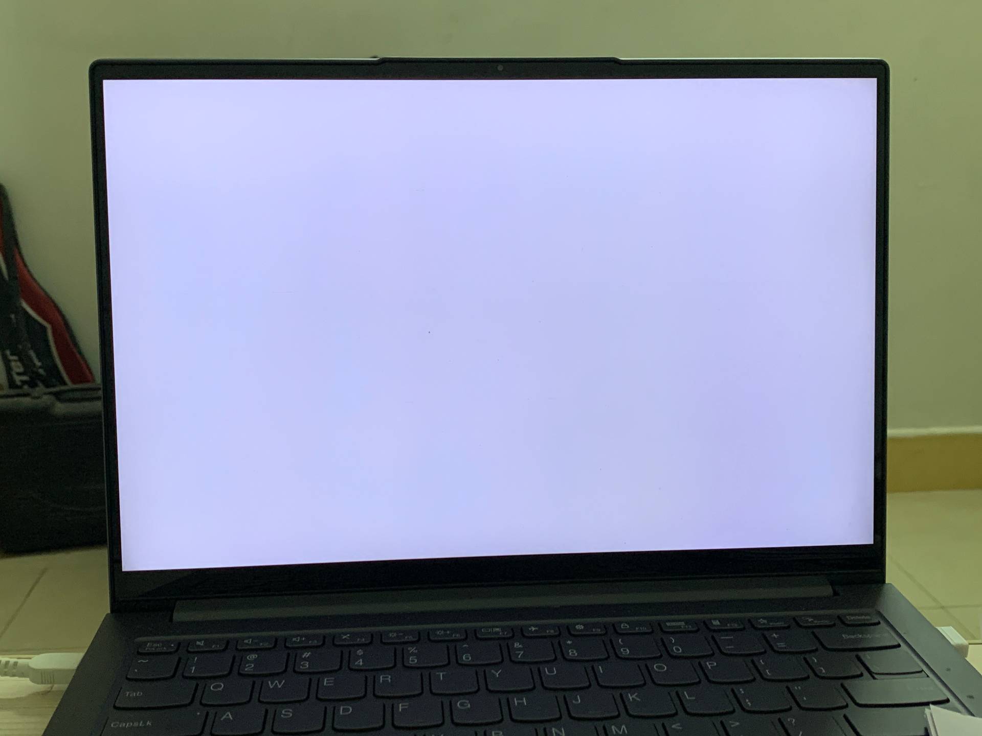 液晶屏白屏难题？CNK三段排查法助您高效攻克！